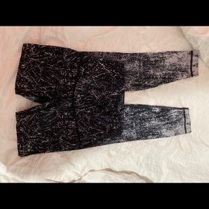Lulu Lemon Leggings: Wunder Under Tight 28”